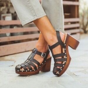 Korks Leather Strappy Woodgrain Platform Sandal Studded Fisherman Heel 10 Chunky
